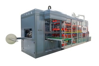 Stroji za proizvodnjo plastičnih termoformirnih škatel z več postajami